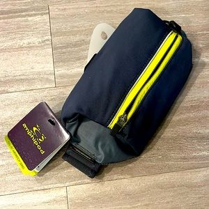 Amphipod Velocity Plus with AirStretch Belt 20oz